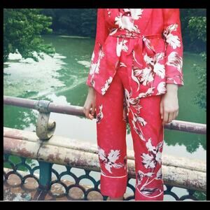 Zara cropped floral detail printed pants size medium NWT